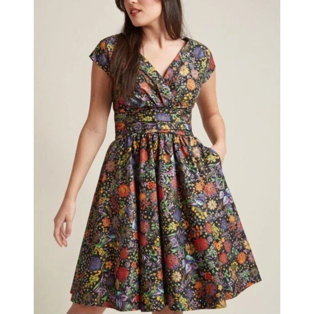 Retrolicious Womens Greta Dress Size L Multicolor Floral V-Neck Retro Modcloth